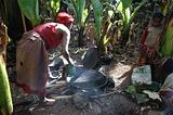 Ethiopia - Preparazione del kotcho pane tradizionale - 01